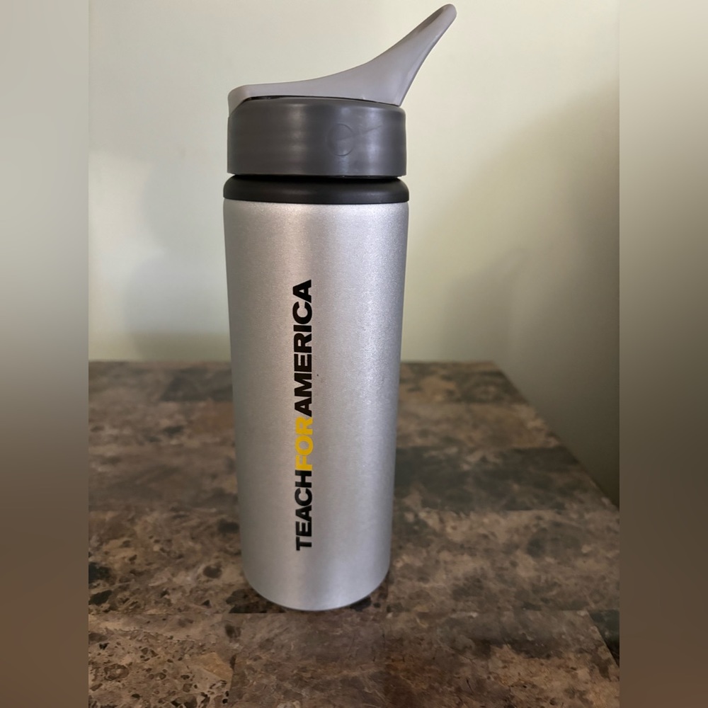 Unbranded Water Bottle 25 oz Silver “Teach For America” Lid Straw Aluminum NWOT